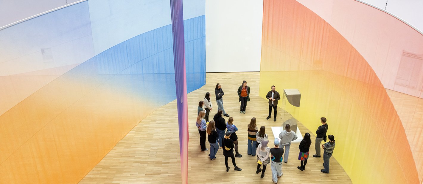 Erstsemester zu Besuch im Kunstmuseum Wolfsburg; Foto Marek Kruszewski