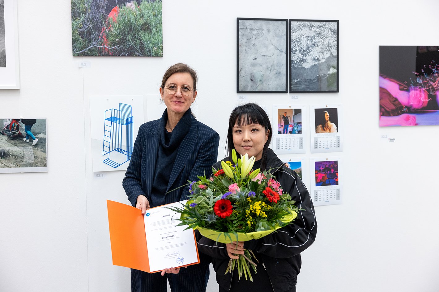 HBK-Präsidentin Prof. Dr. Ana Dimke, Preisträgerin Yoo Kim (v.l.)